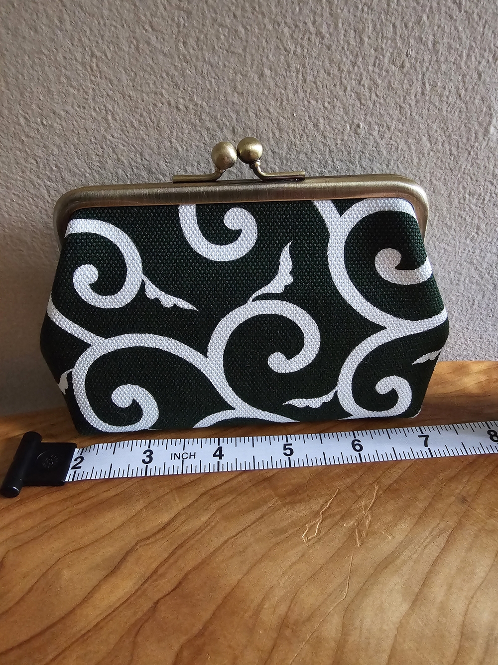 Green Swirl Kiss Lock Coin Purse - Picture 5 of 5